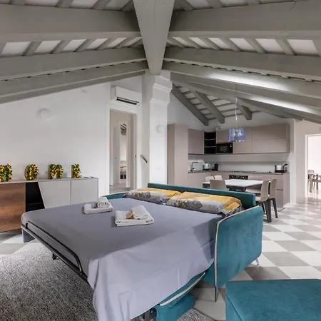 Corte Alle Mura - Mansarda Lux Apartment